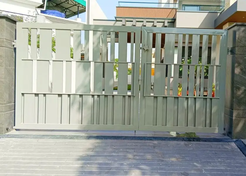 Pagar Besi Hollow Unik Warna Olive Green atau Sage